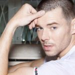 Brian J Smith sai do armário