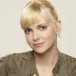 Mom Anna Farris