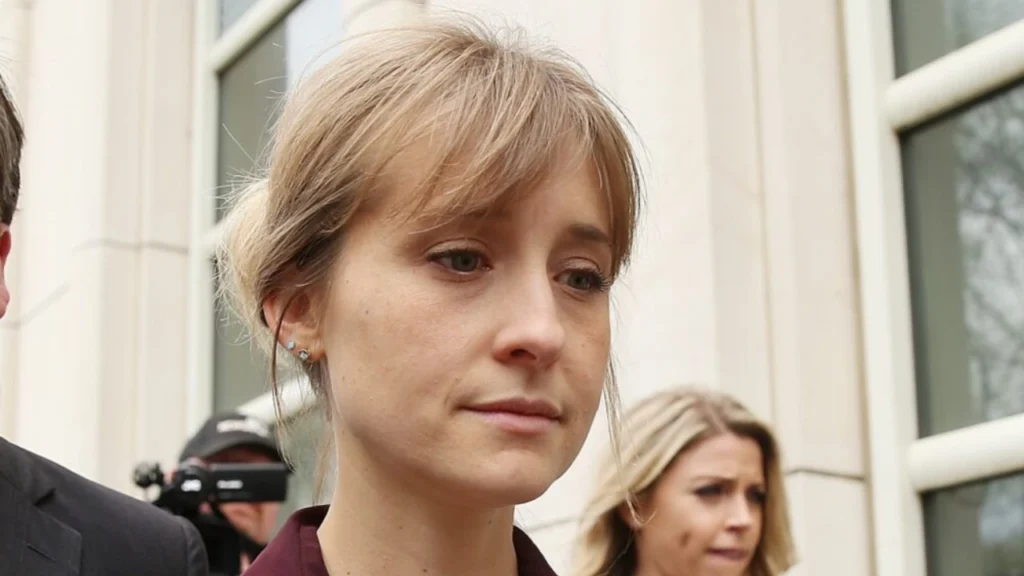 Allison Mack Smallville saiu da prisão